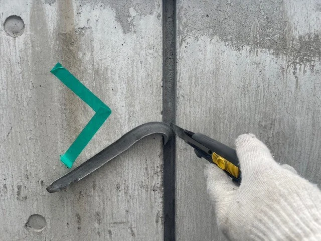 岡崎市 外壁塗装 打ちっぱなしコンクリート外壁 目地コーキング撤去作業