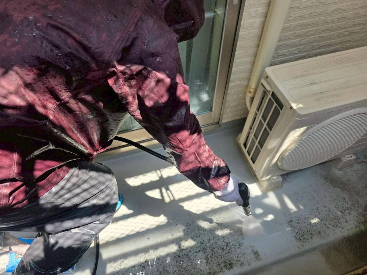 ベランダ床の洗浄 ベランダ床の洗浄